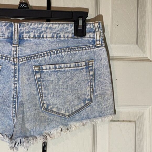 Bullhead Denim Low Rise Distressed Shorty Shorts 3 - Picture 10 of 16